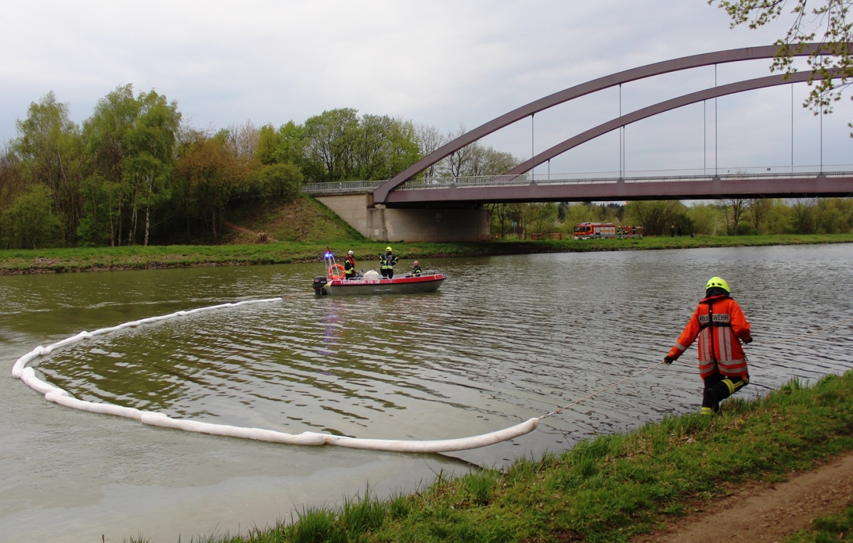 Alarm auf dem Mittellandkanal</br>Ölverschmutzung ruft Feuerwehr auf den Plan