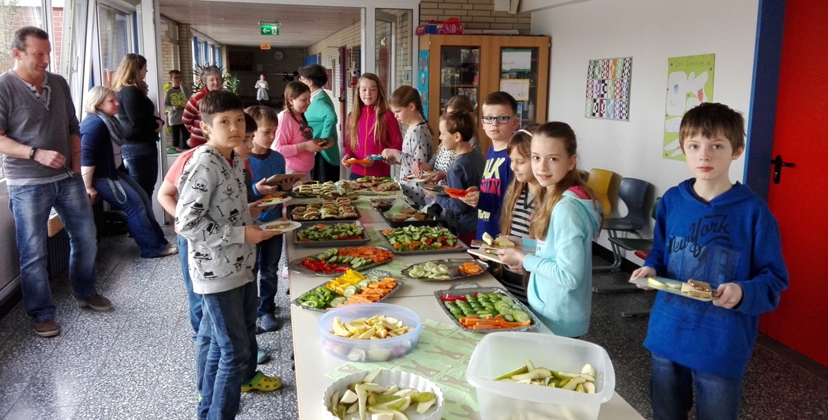 Leckeres Frühstücksbuffet in der Grundschule</br>E Center Fabig und Förderverein unterstützen Aktion