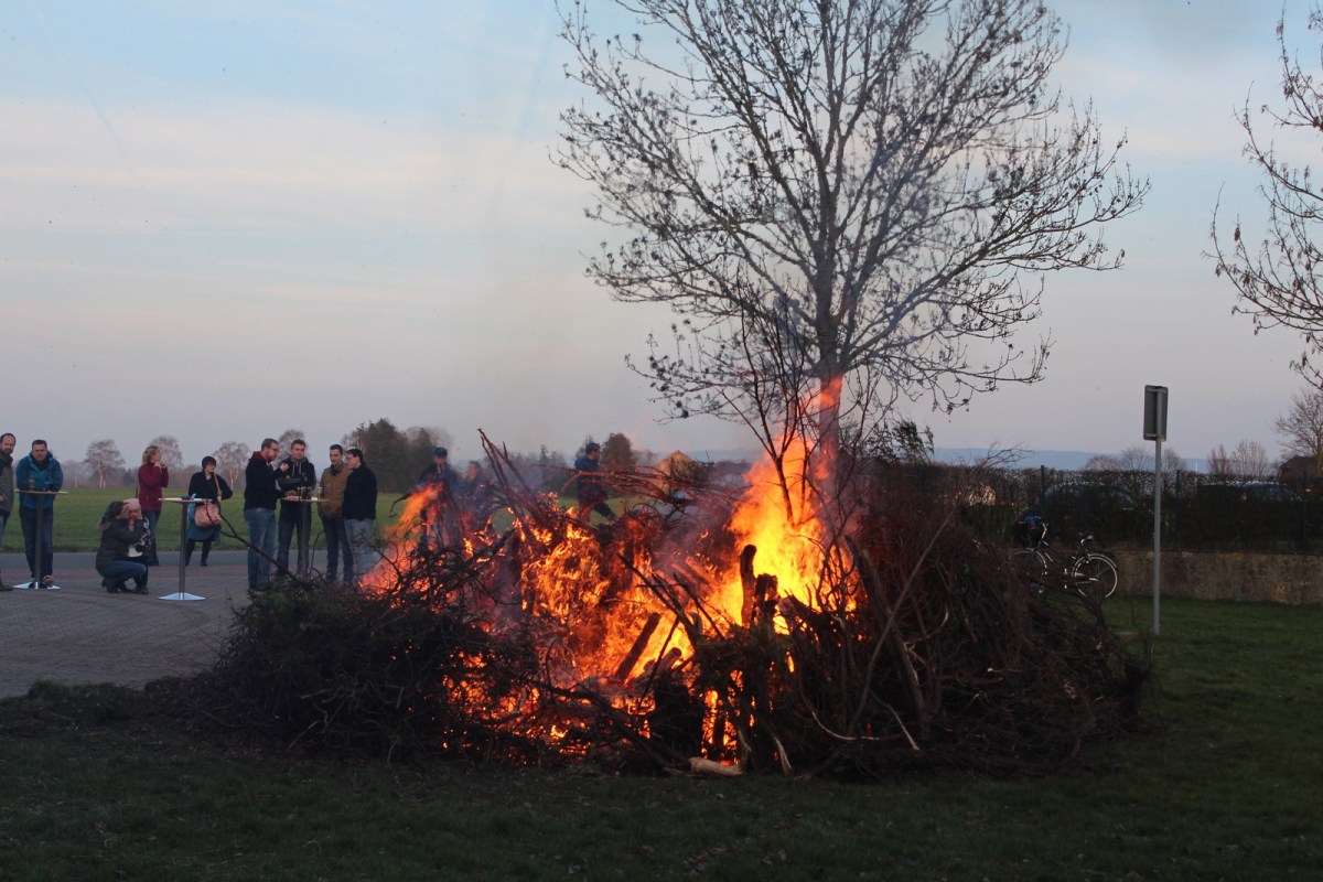 Traditionelle Osterfeuer</br>Musik, Stockbrot, Ostereier