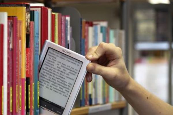 Stadtbücherei:</br>Mit dem Nbib24 und E-Reader in den Lesefrühling