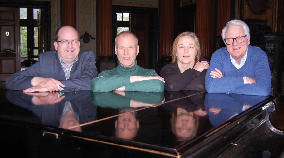 5. Blindow Jazz Meeting</br>Einen Tag zuvor: Bückeburger Jäger im Garten des Palais
