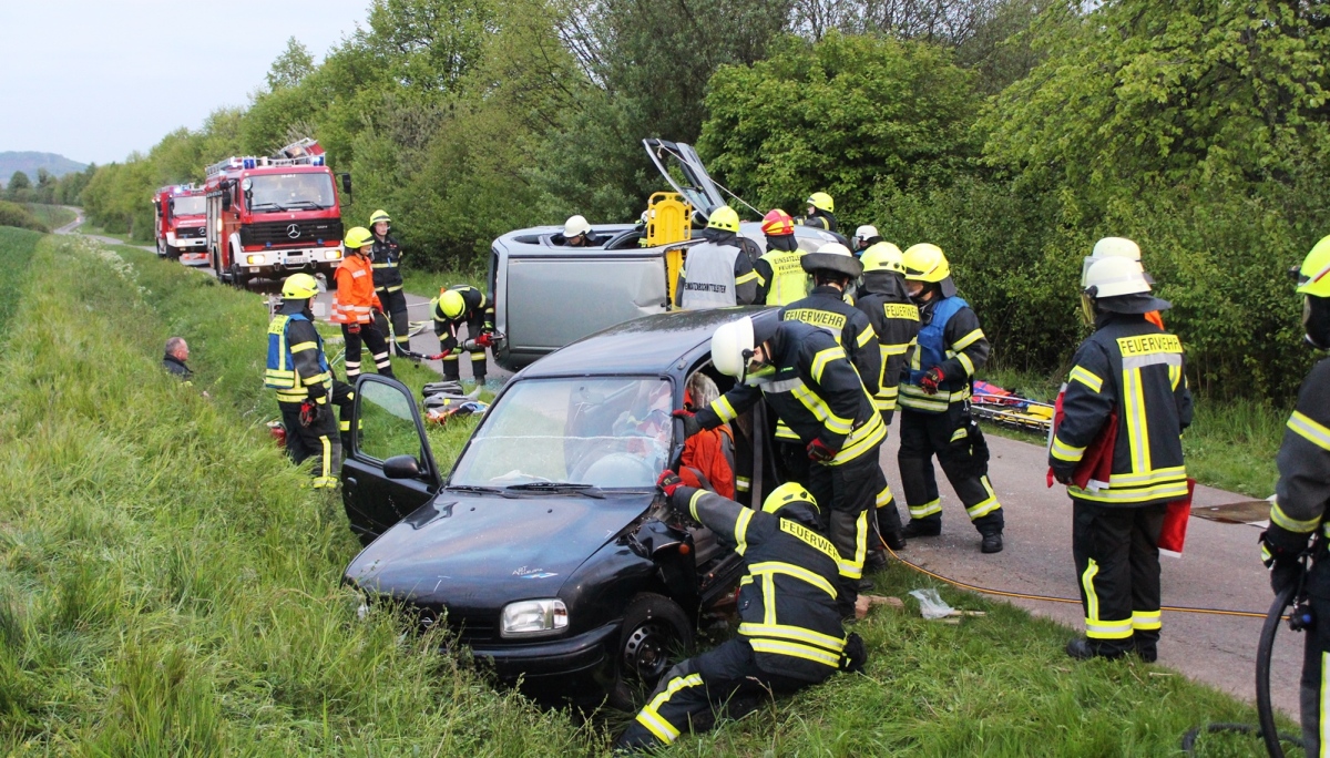 33 Einsatzkräfte „exakt im Zeitrahmen“</br>Zug-Übung „Verkehrsunfall“ der Freiwilligen Feuerwehr
