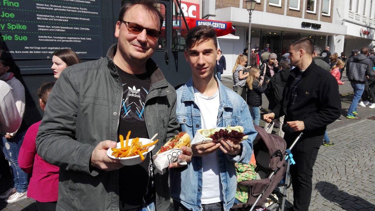 Einhorn-Milchshakes und süße Pommes</br>Streetfood-Markt gefällt den Besuchern