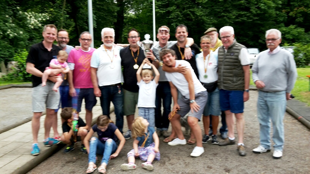 Bückeboule I neuer Boule-Stadtmeister</br>Titelverteidiger „Heimscheißer“ scheitert in der Vorrunde