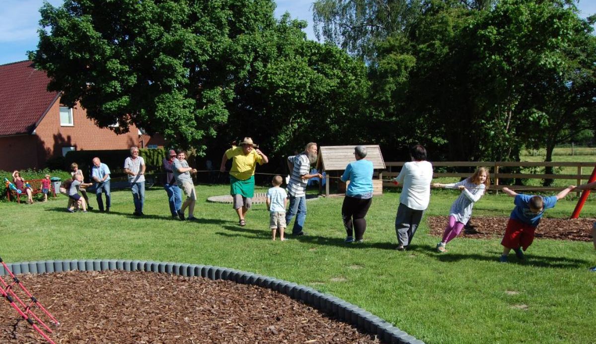 Bürgermeister eröffnet Kinderspielplatz</br>Stadt investiert 17.500 Euro für Ausstattung