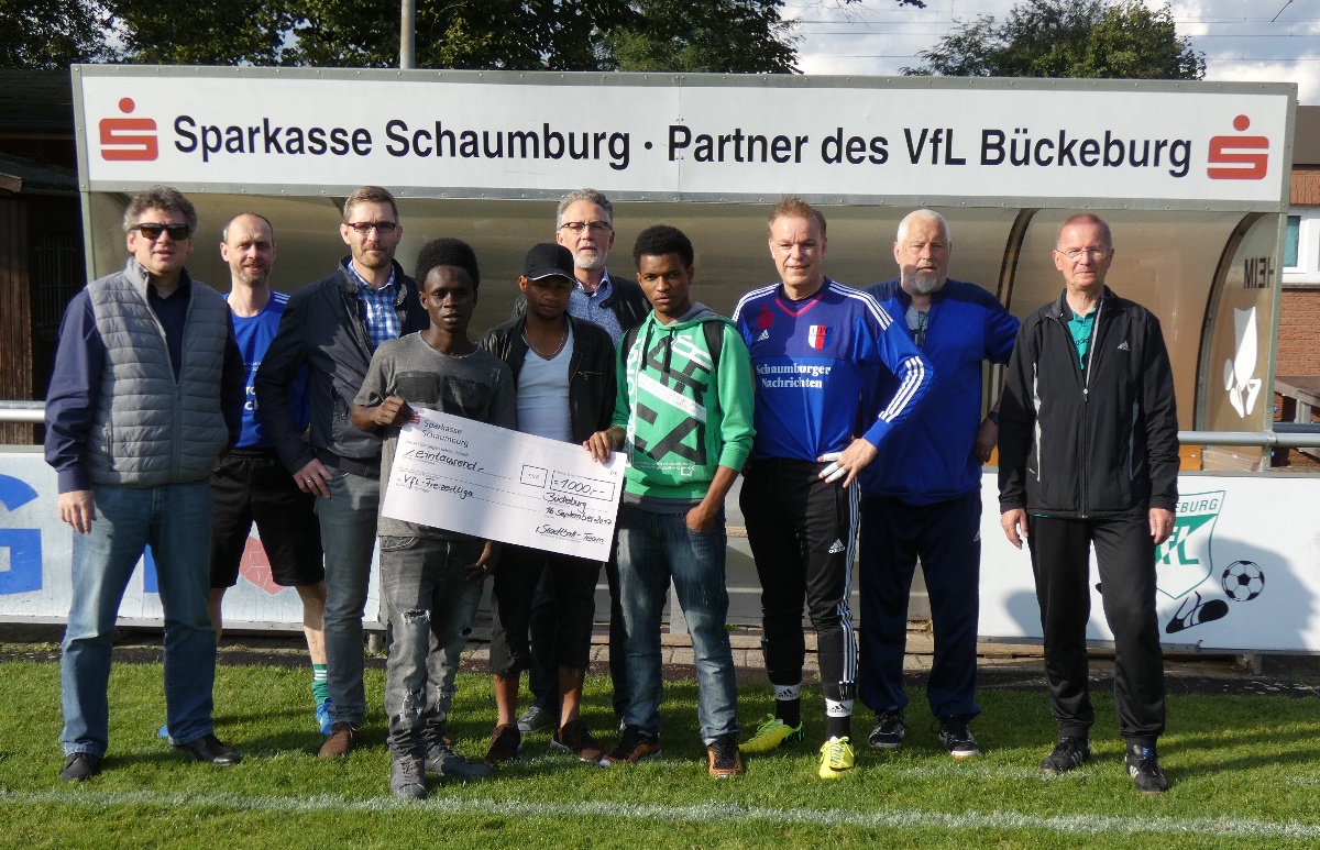 Bürgerbataillon übergibt Spende</br>1.000 Euro aus Tombolaerlösen für die VfL-Freizeitliga