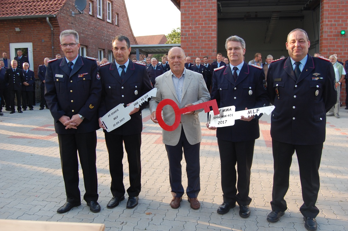 Zwei neue Löschfahrzeuge</br>Einweihung neue Fahrzeughalle