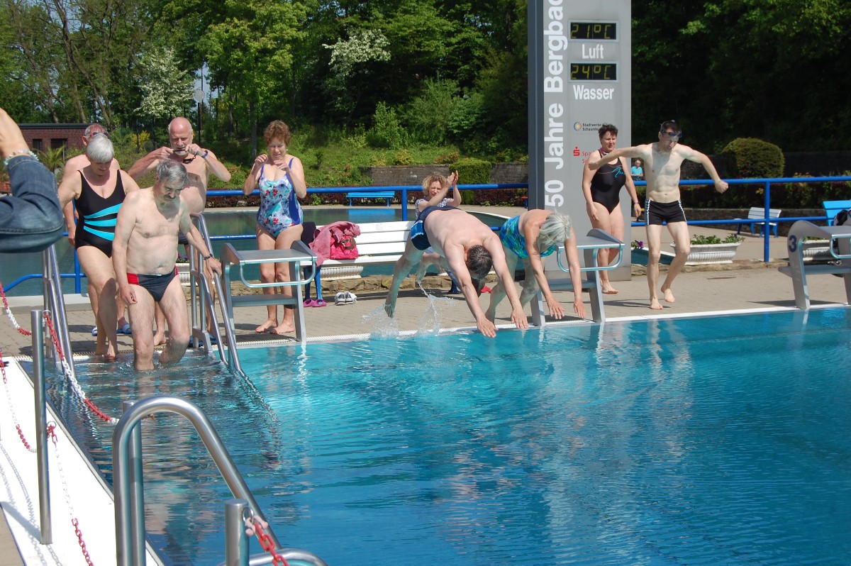 Anschwimmen und die Sonne genießen</br>Bergbad eröffnet die Freibadsaison