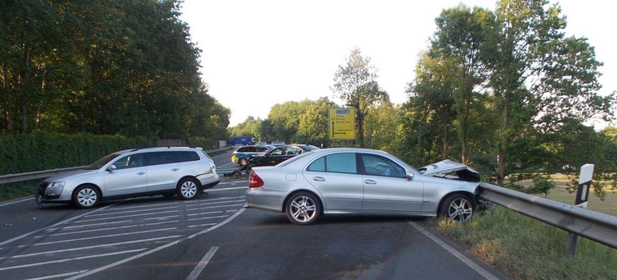 Ermittlungen der Polizei nach Unfall auf B 482