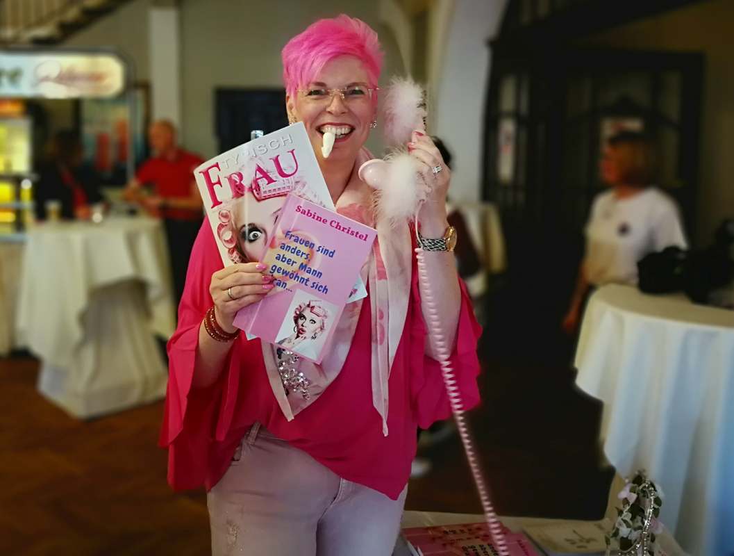 Queens Night im Rathaussaal</br>Erste Frauenmesse von, mit und für Frauen
