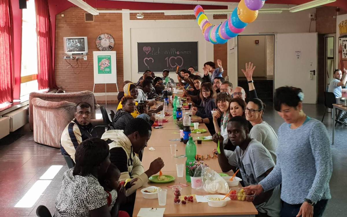 Nudeln isst man weltweit</br>Gemeinsames Essen in der Herderschule