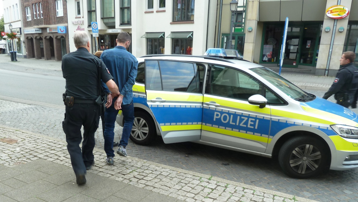Durchsuchungen der Polizei</br>Albaner wird festgenommen