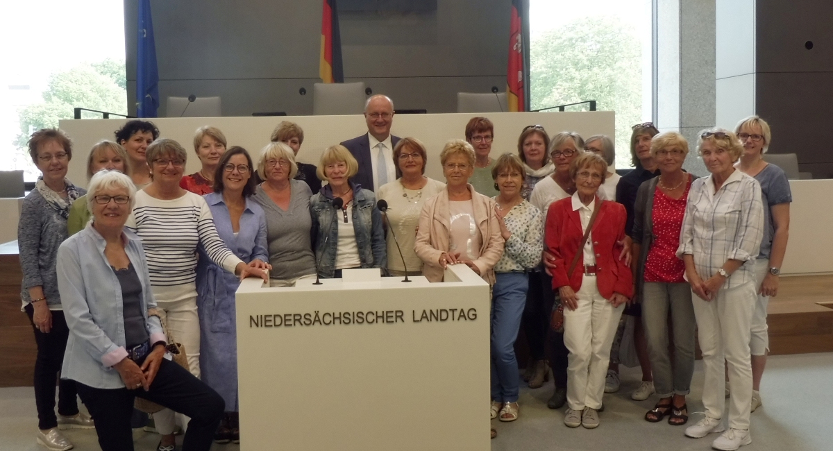 TVE-Aerobicgruppe besucht Landtag</br>Karsten Becker informiert über Landespolitik