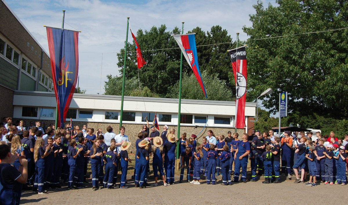 Ehrung für Arnd Driftmeier und Olaf Schramme</br>Feierliche Eröffnung des Zeltlagers der Jugendfeuerwehren