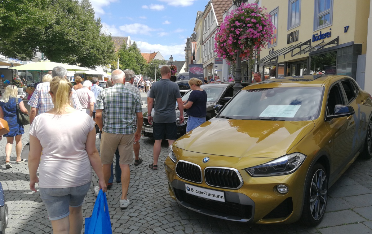 Besuchen, beraten, bewundern</br>Autoschau und verkaufsoffener Sonntag bereichern „Bückeburg kocht über“