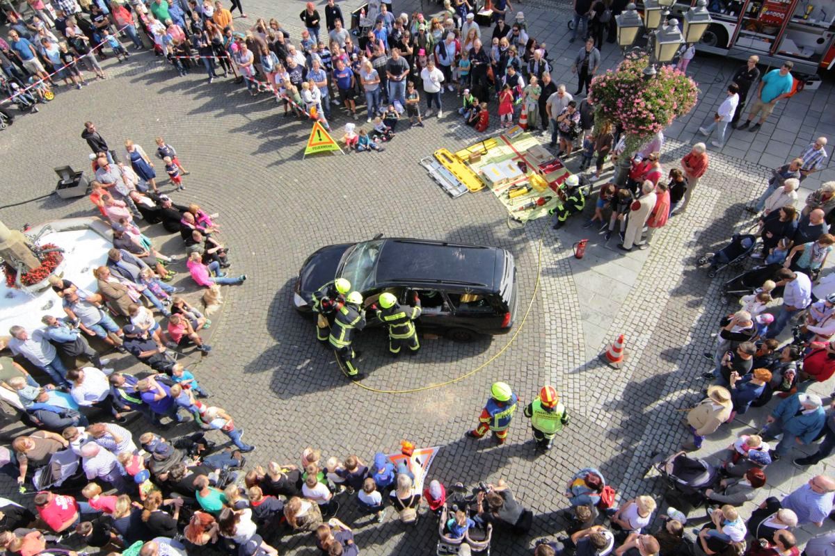 Spektakuläre Vorführungen der Feuerwehr</br>Aktionstag in der Innenstadt mit vielen interessierten Besuchern