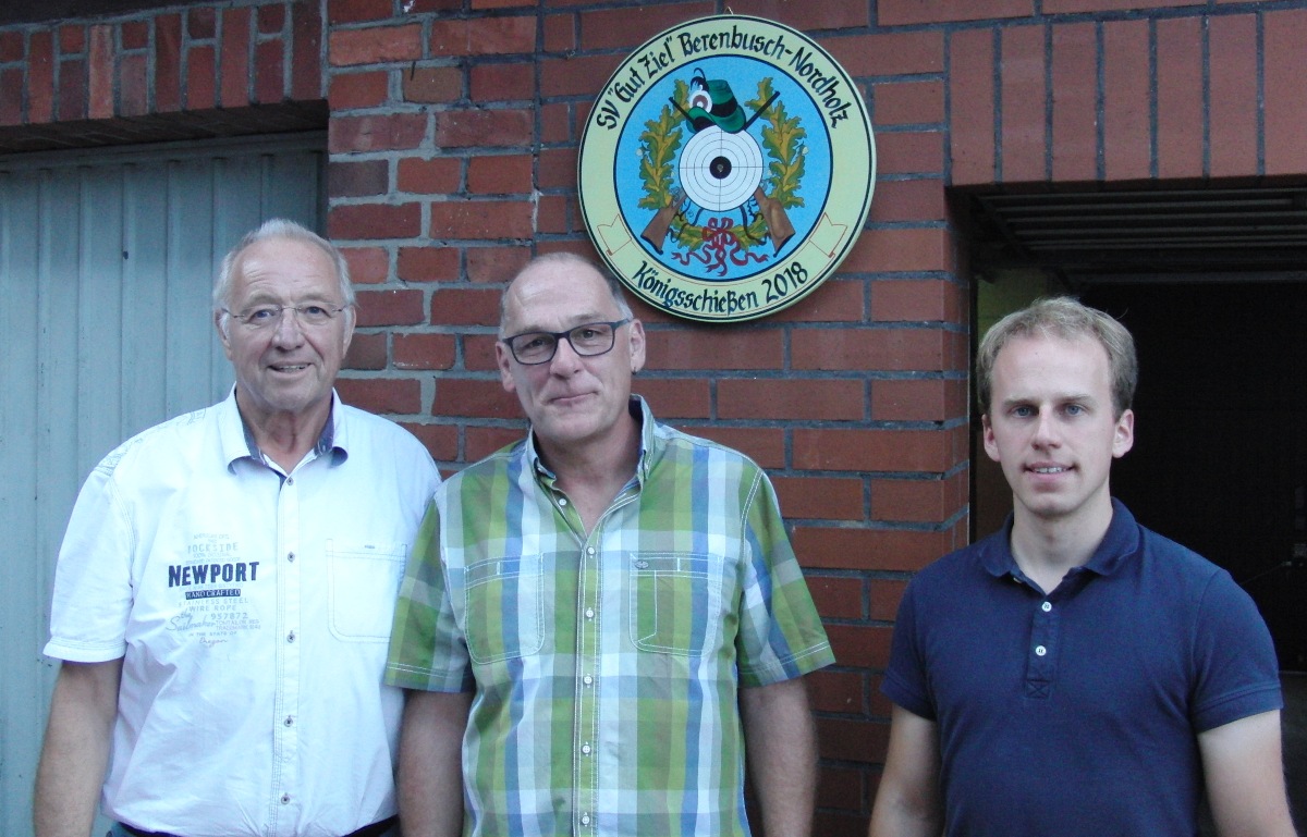 Schützenverein hängt Königsscheiben auf
