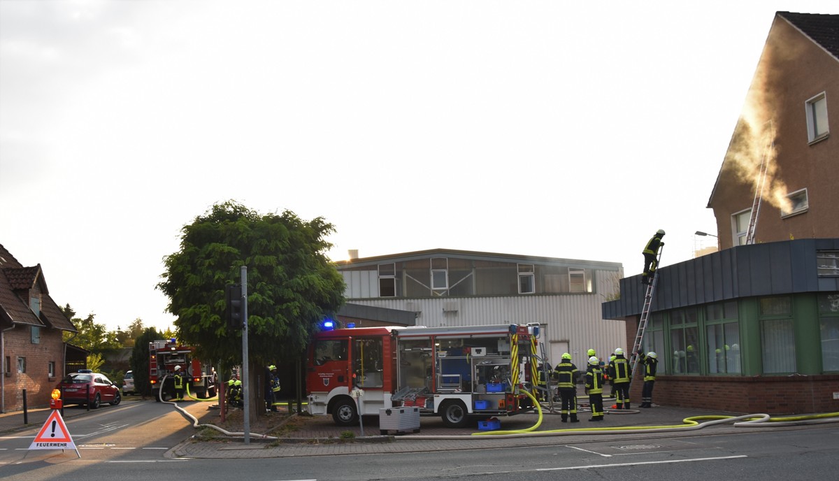 Lagerhallenbrand in Industriefirma</br>Alarmübung der Feuerwehren