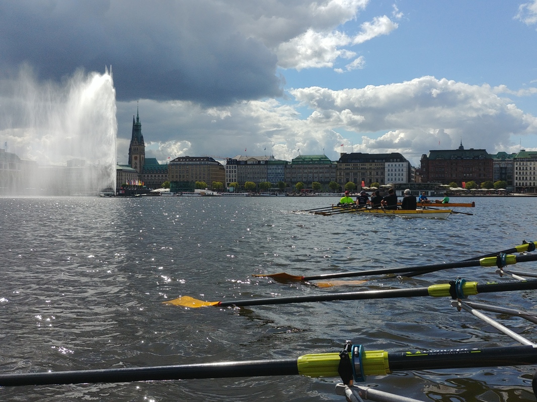 Rudertour durch die Hansestadt</br>15 Ruderer erkunden Hamburg vom Wasser aus
