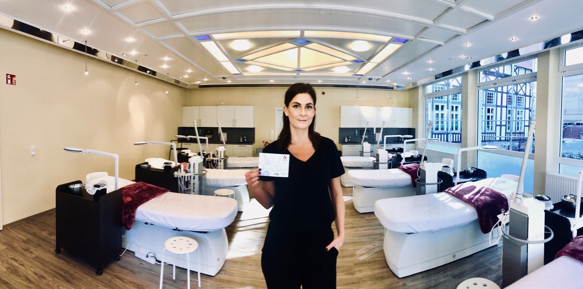 „FRESH UP“ beim Cosmetic College Schaumburg</br>Eröffnungsfeier in neuen Räumlichkeiten