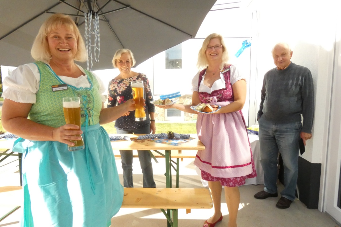 Oktoberfest in der ASB-Tagespflege</br>Besucher mit bayerischen Schmankerln verwöhnt