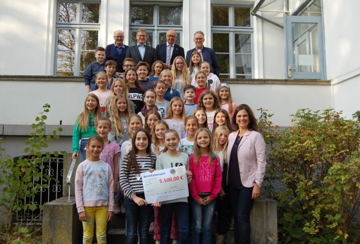 5.500 Euro für die Musikschule</br>Erlös aus Benefizkonzert mit Bundespolizeiorchester